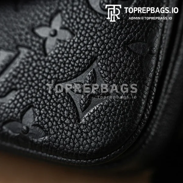 i1766219514589_5293_0_10 Louis Vuitton Pochette Metis in Black