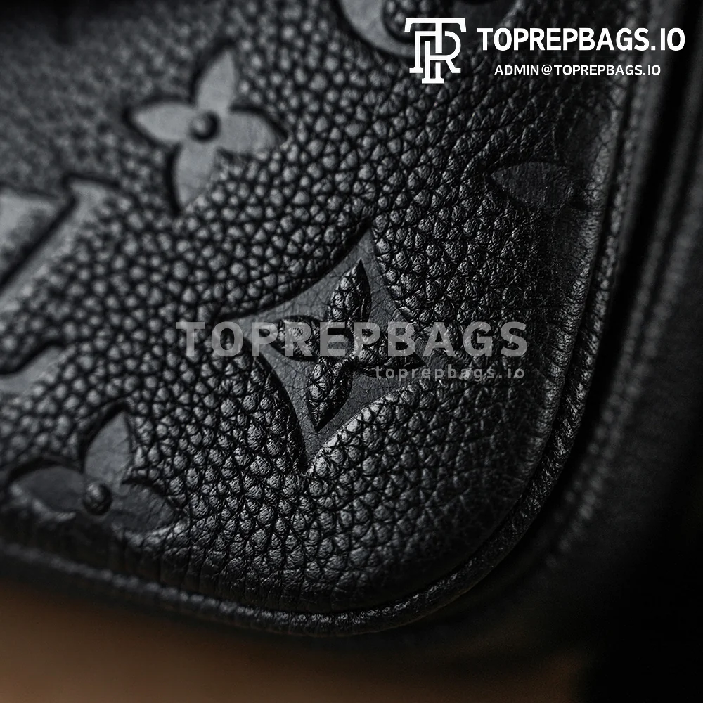 i1766219514589_5293_0_10 Louis Vuitton Pochette Metis in Black