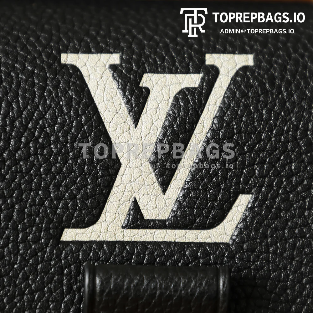 i1766220378071_3918_0_1 Louis Vuitton Pochette Metis in Black