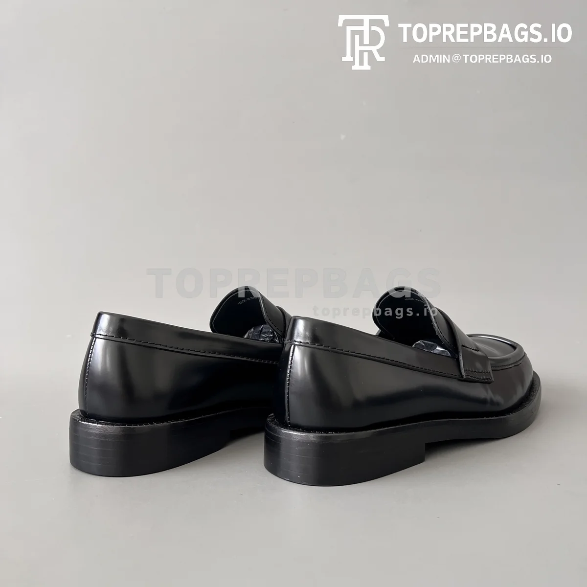 i1767690441365_5668_0_3 Prada in Black