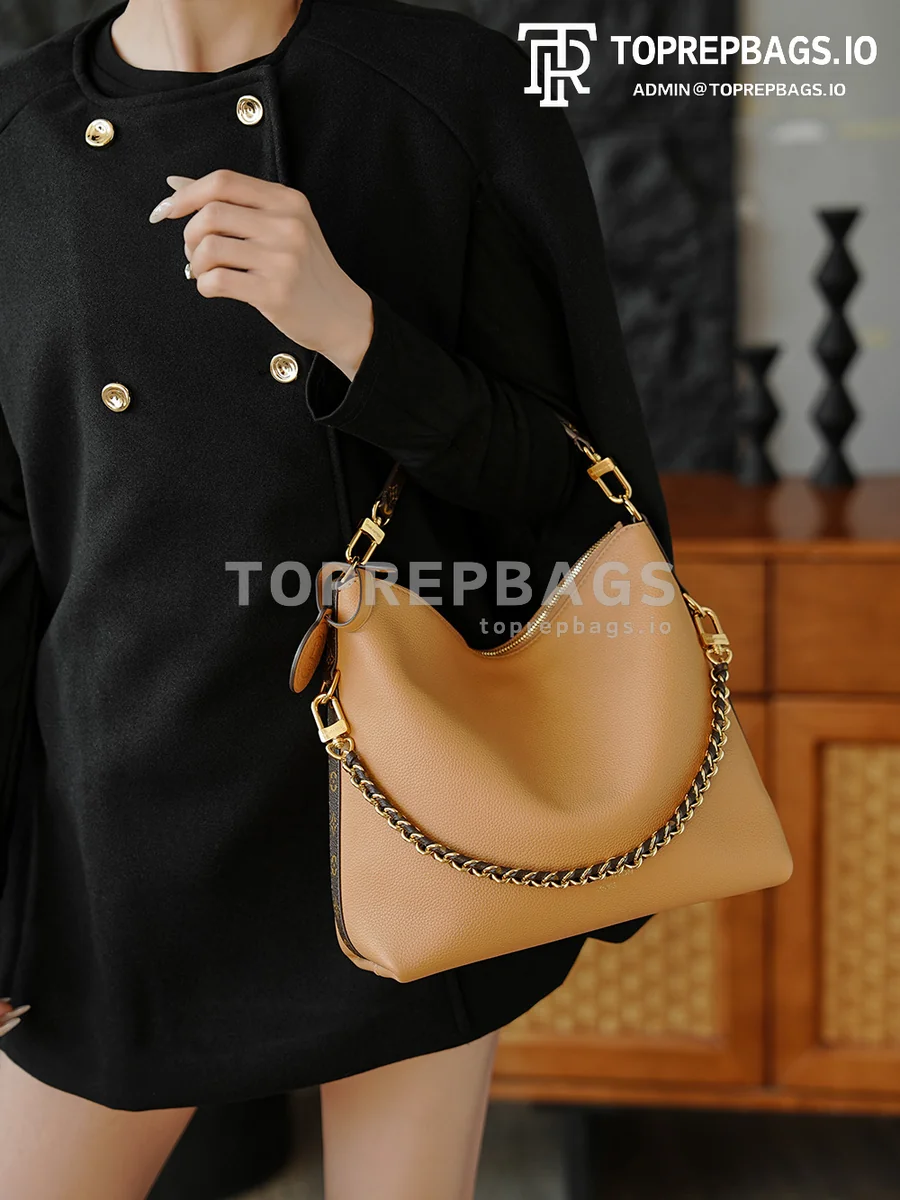 i1768885006425_5797_0_2 Louis Vuitton Multipass in Beige