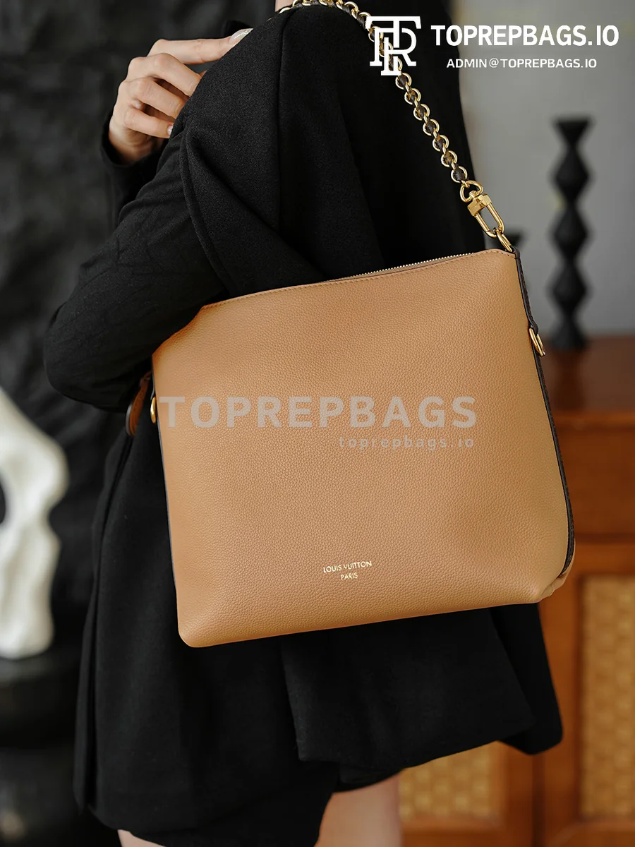 i1768885006938_5787_0_8 Louis Vuitton Multipass in Beige