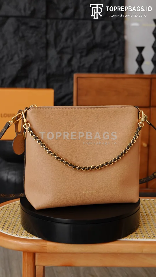 i1768885083411_8840_0_0 Louis Vuitton Multipass in Beige