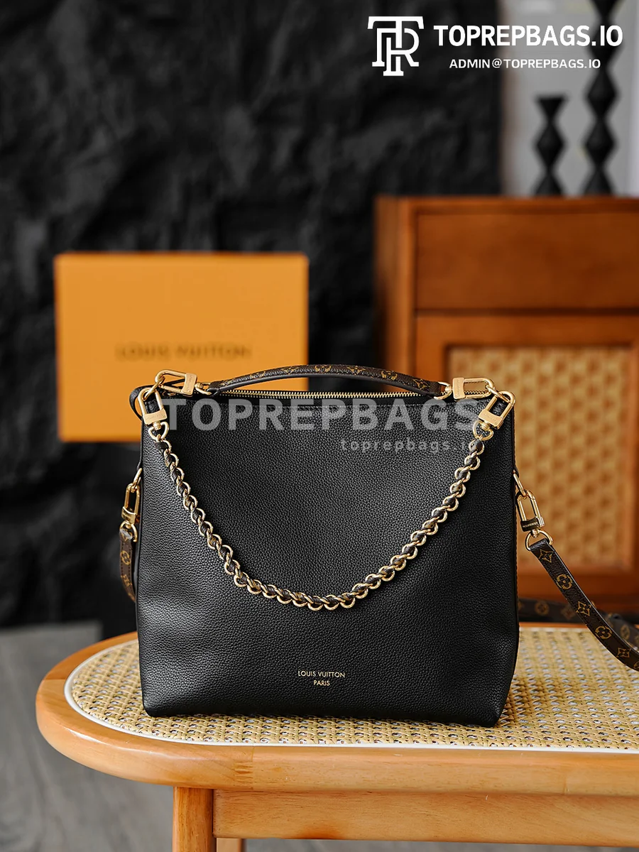 i1768885273479_4702_0_0 Louis Vuitton Multipass in Black