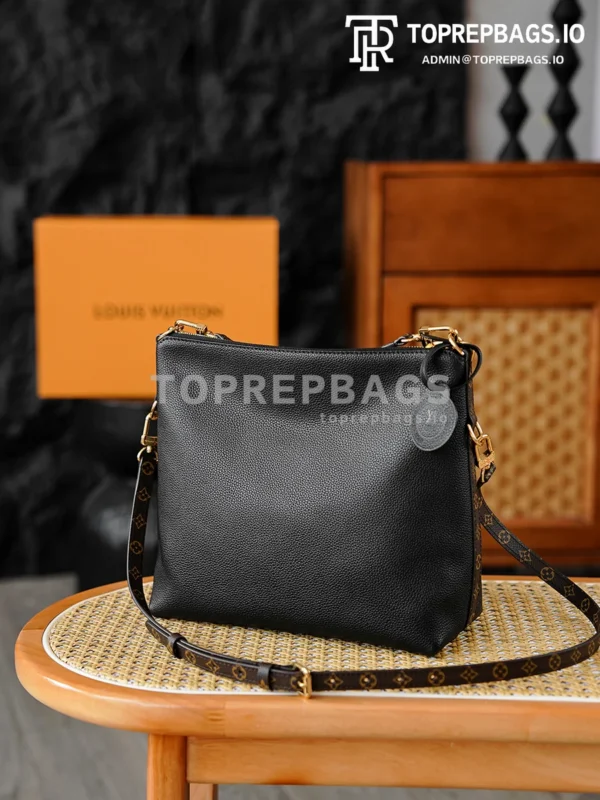 i1768885274341_1091_0_5 Louis Vuitton Multipass in Black