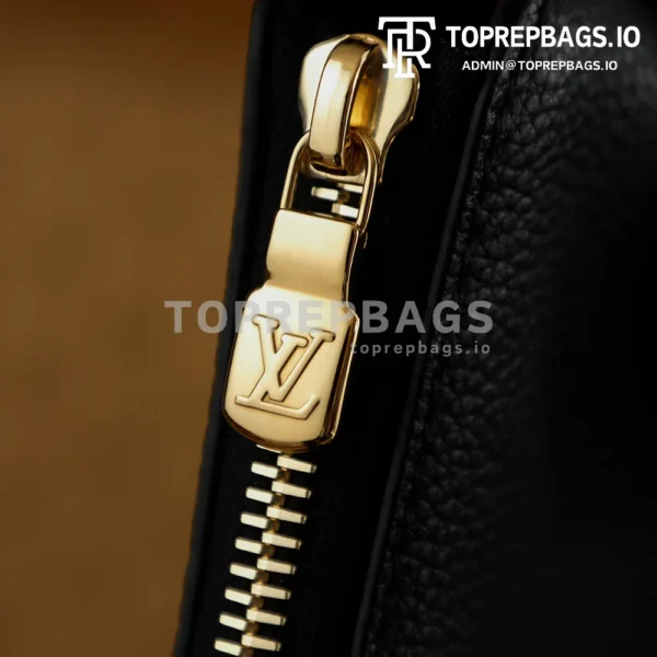 i1768885471153_1621_0_2 Louis Vuitton Multipass in Black