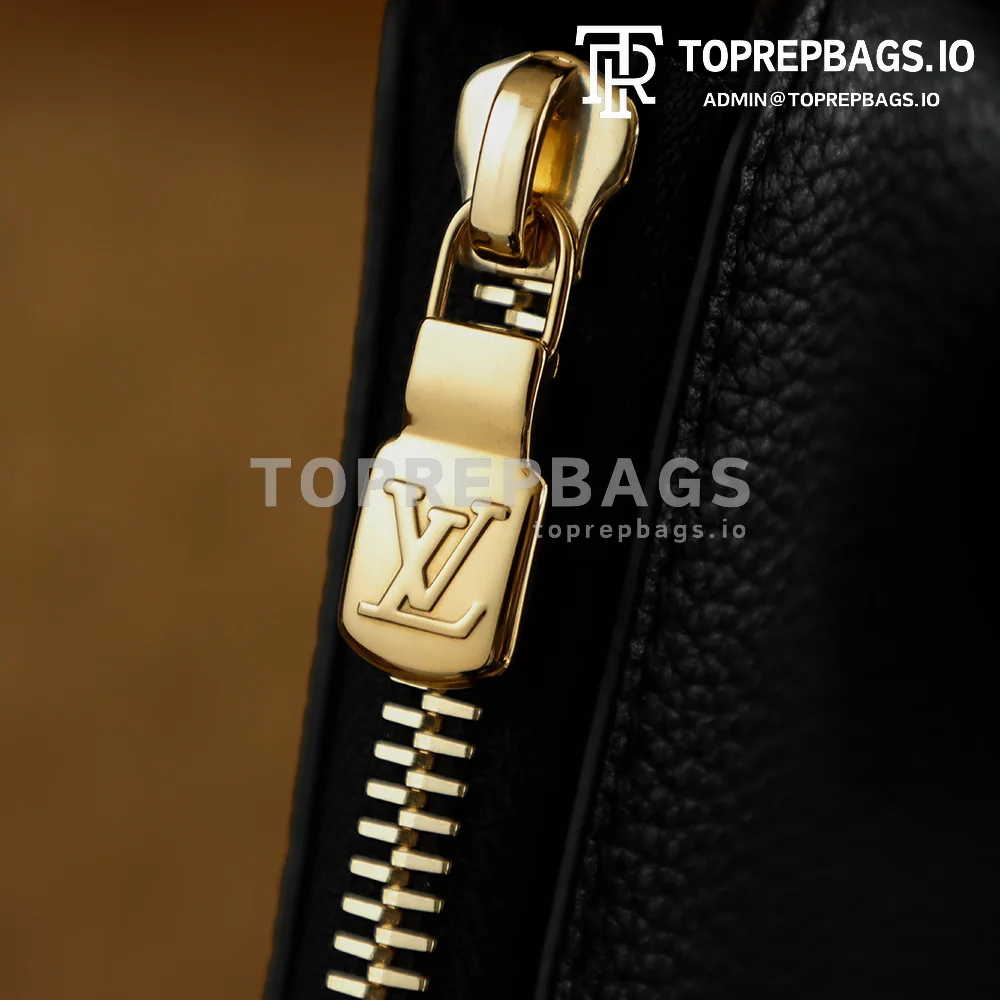 i1768885471153_1621_0_2 Louis Vuitton Multipass in Black