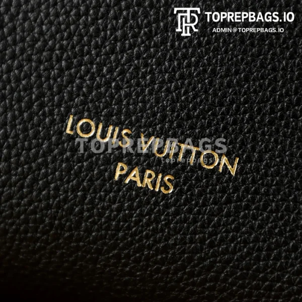 i1768885471639_5201_0_0 Louis Vuitton Multipass in Black