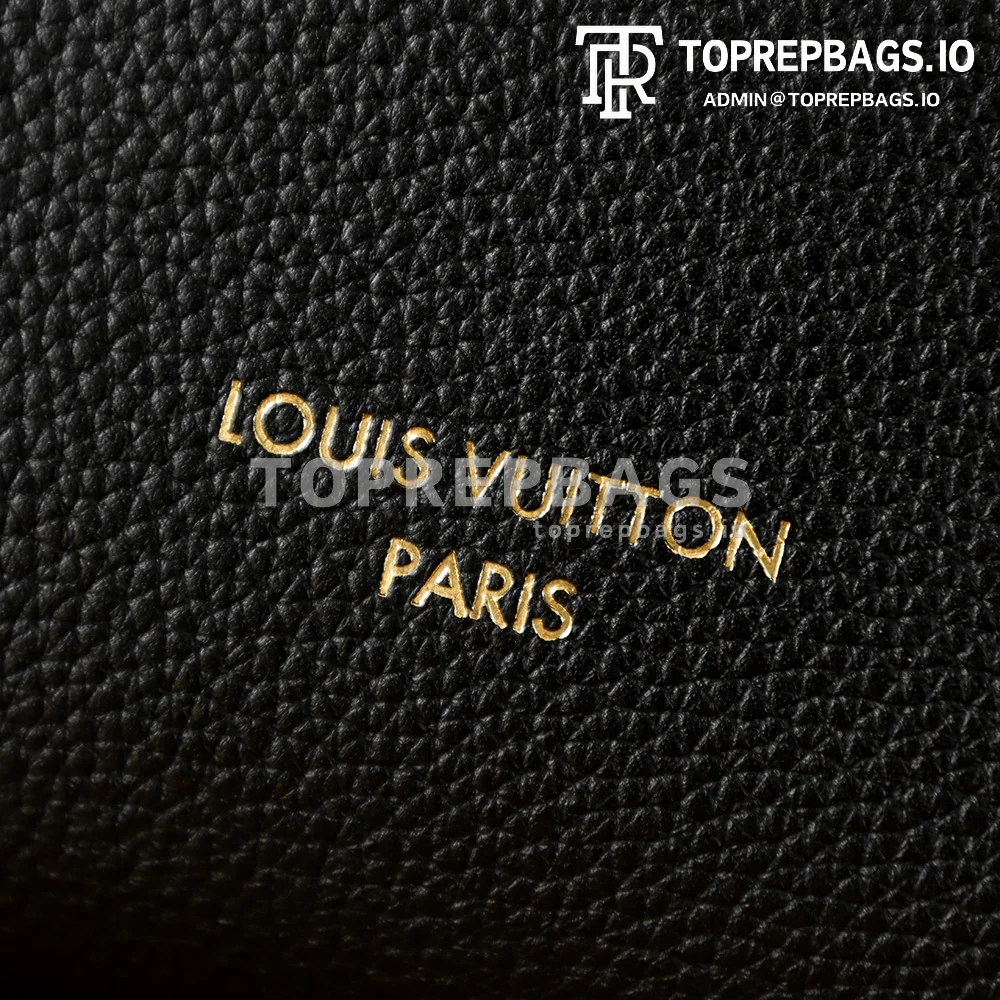 i1768885471639_5201_0_0 Louis Vuitton Multipass in Black