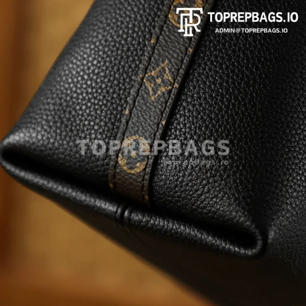 i1768885471836_357_0_4 Louis Vuitton Multipass in Black