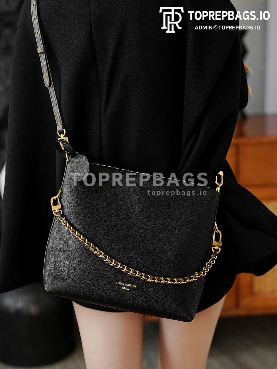i1768885537711_1766_0_7 Louis Vuitton Multipass in Black