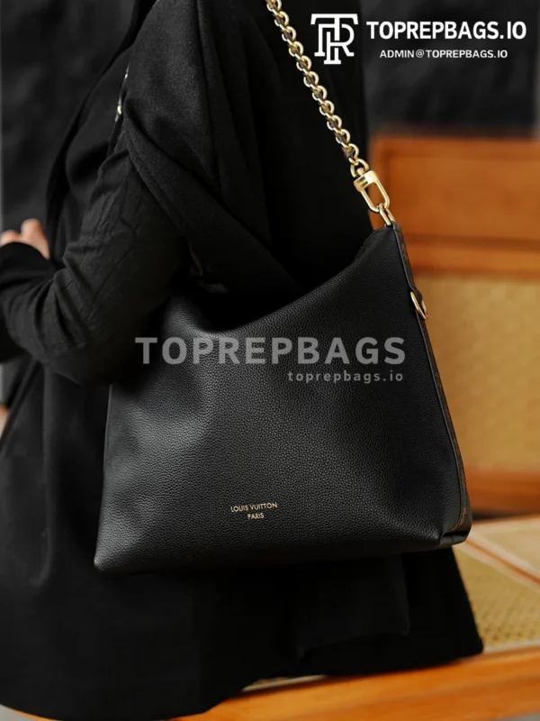 i1768885537711_2836_0_1 Louis Vuitton Multipass in Black