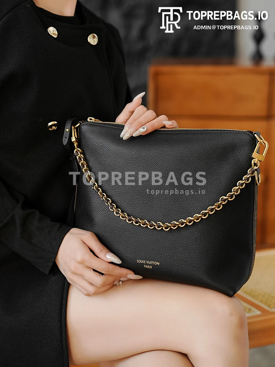 i1768885538481_1947_0_2 Louis Vuitton Multipass in Black