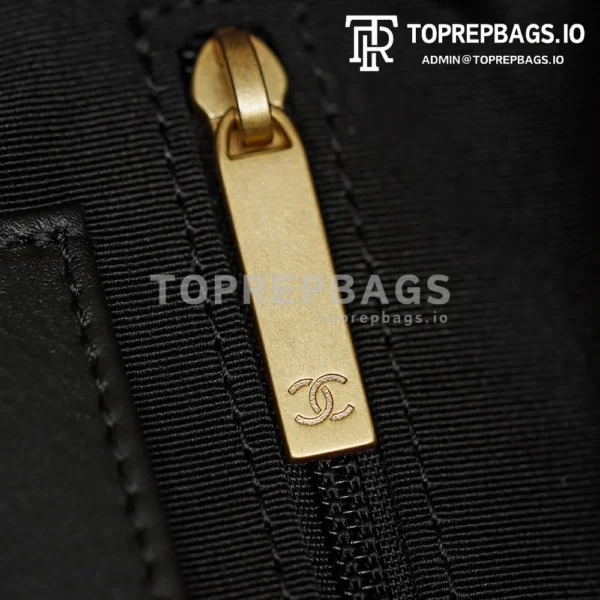 i1769755081923_2645_0_6 Chanel 25 Hobo in Black
