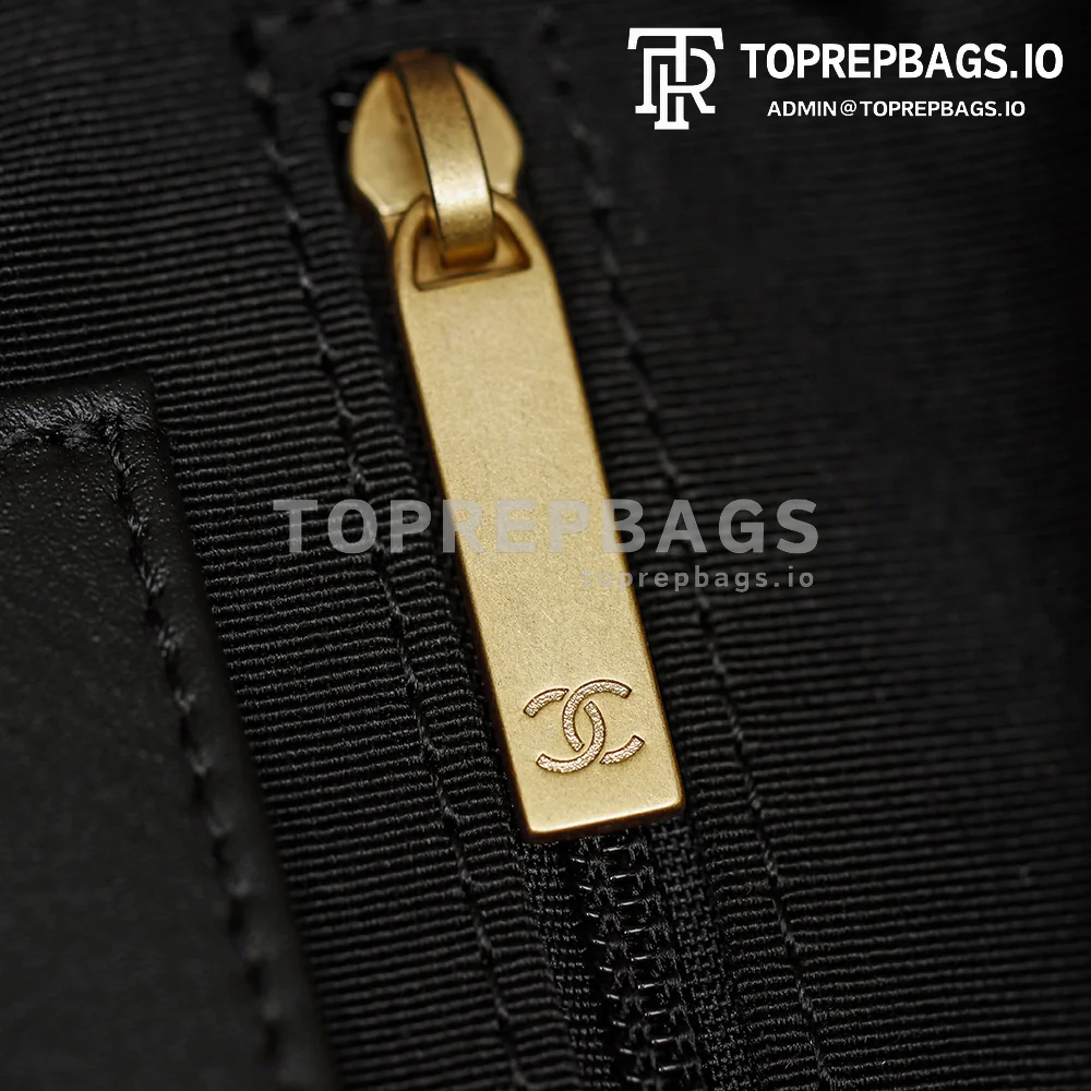 i1769755081923_2645_0_6 Chanel 25 Hobo in Black
