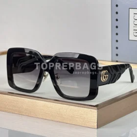 Gucci Sunglasses in Black
