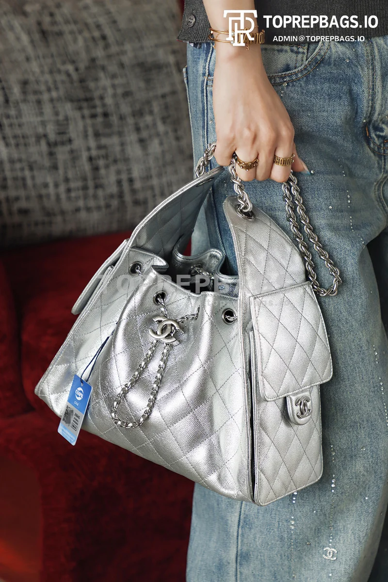 i1775210858705_9286_0_1 Chanel 25 Bag Small Hobo Grained Leather Silver-tone Hardware detailed product image
