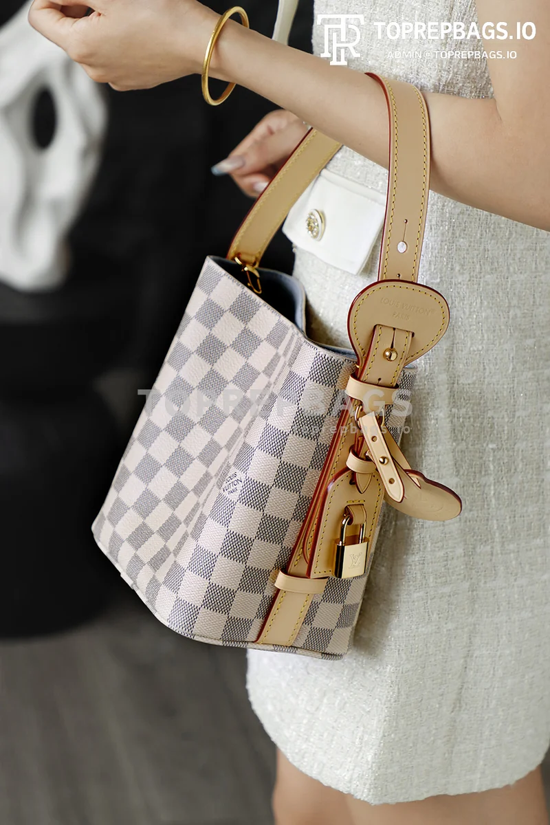 i1775814900694_18_0_5 Louis Vuitton All In BB in White