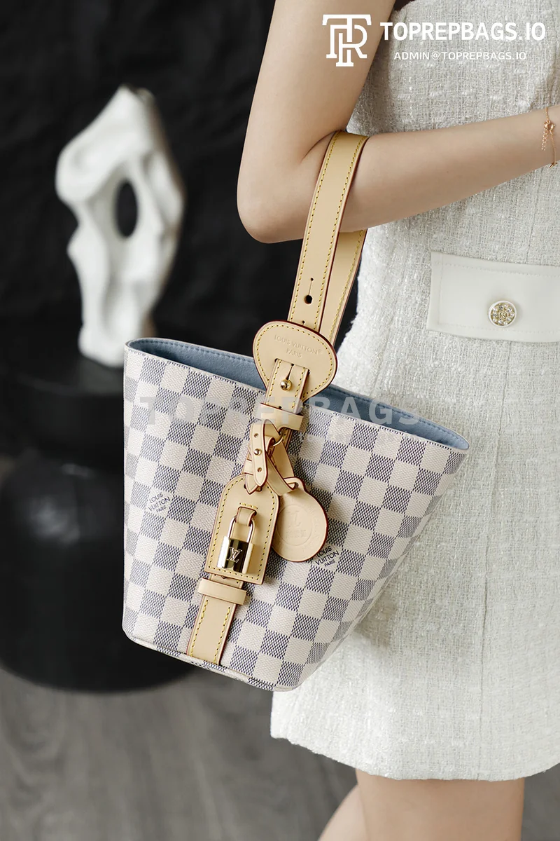 i1775814901877_1798_0_4 Louis Vuitton All In BB in White