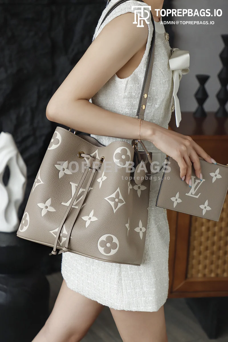 i1776159818557_2439_0_7 Louis Vuitton NeoNoe Bucket in Taupe