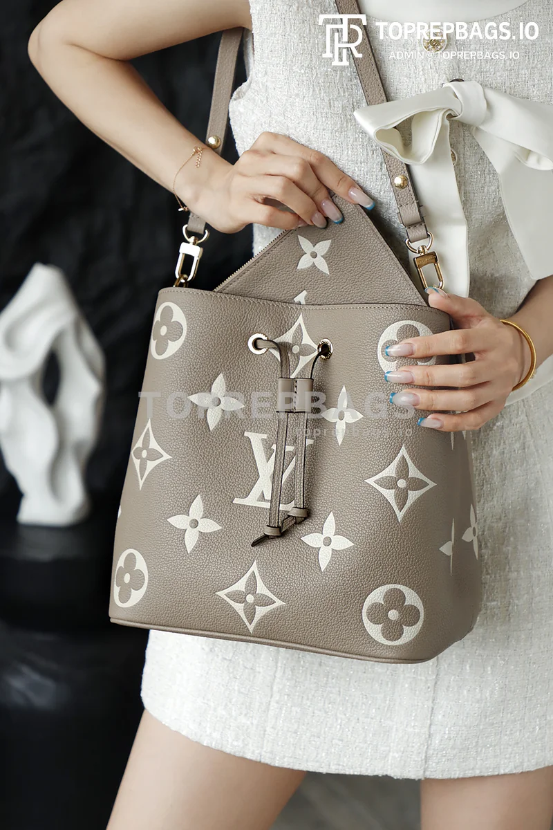 i1776159819000_8478_0_8 Louis Vuitton NeoNoe Bucket in Taupe