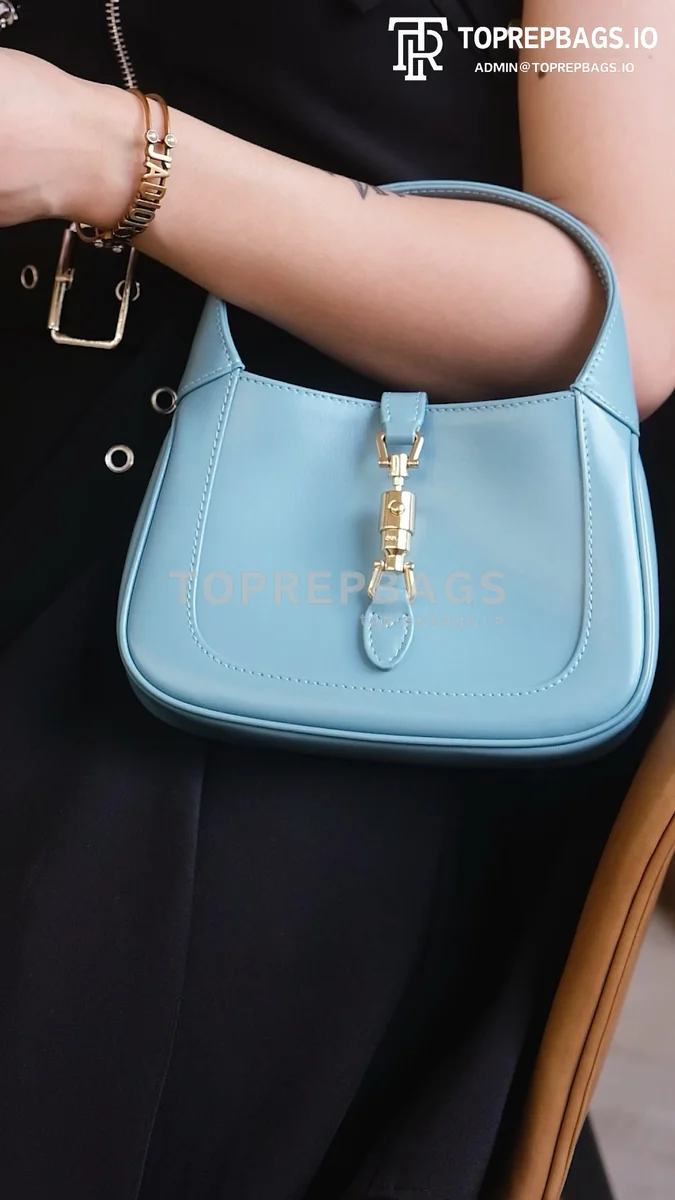 o1625473298_8930 Gucci Jackie 1961 Mini in Blue