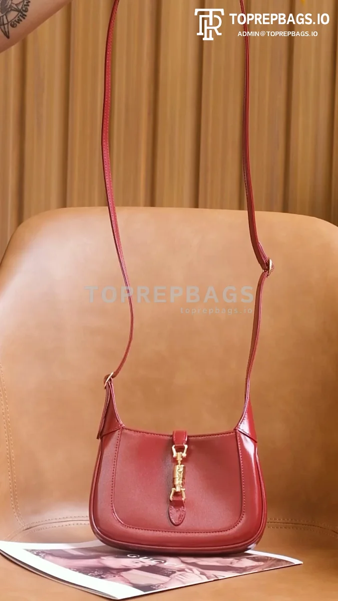 o1625481387_8162 Gucci Jackie 1961 Mini in Red
