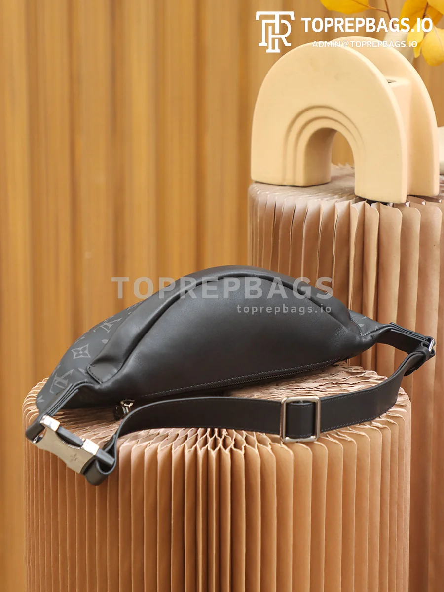 a1636702965257_1140 Louis Vuitton Discovery in Black