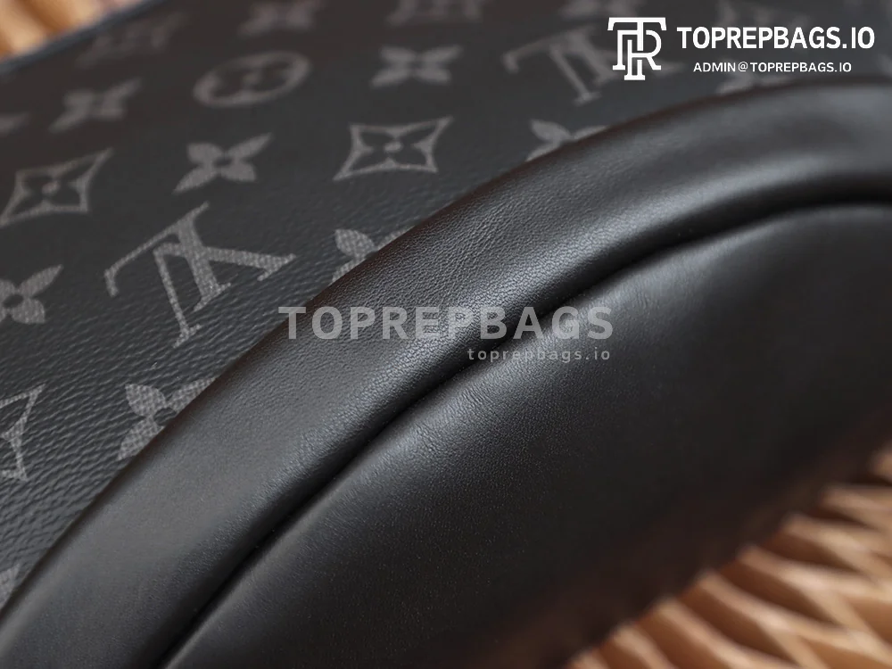 a1636703044763_7850 Louis Vuitton Discovery in Black