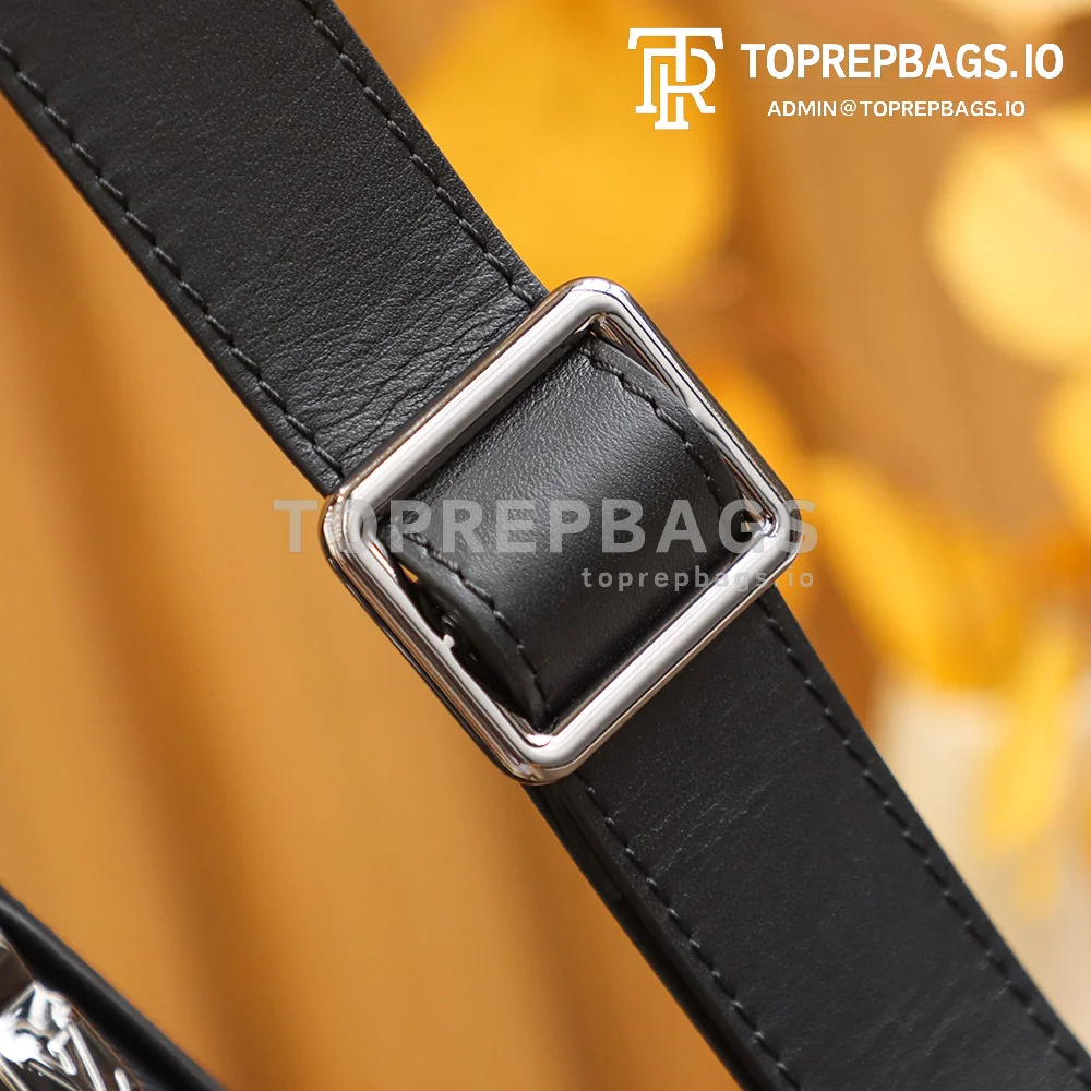 a1636703044765_5861 Louis Vuitton Discovery in Black