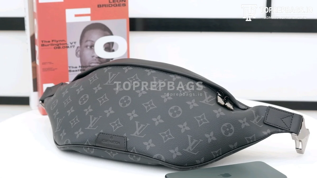 a1636703122661_3036 Louis Vuitton Discovery in Black