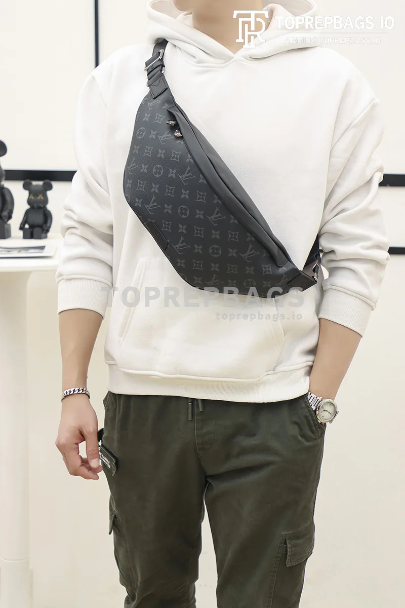 a1636703211809_2153 Louis Vuitton Discovery in Black