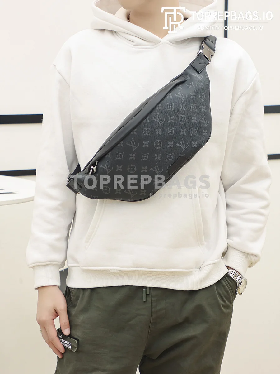 a1636703211810_1684 Louis Vuitton Discovery in Black