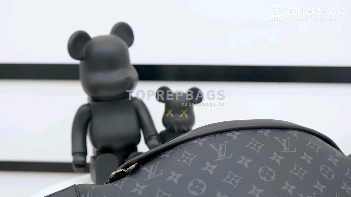 a1636703232690_0118 Louis Vuitton Discovery in Black