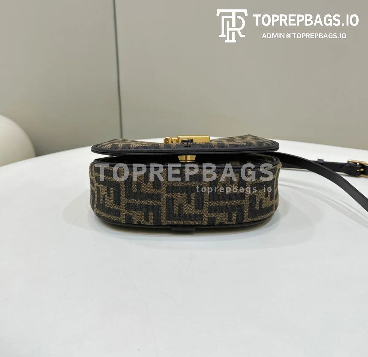 a1690562874103_7858 Fendi C'mon in Brown