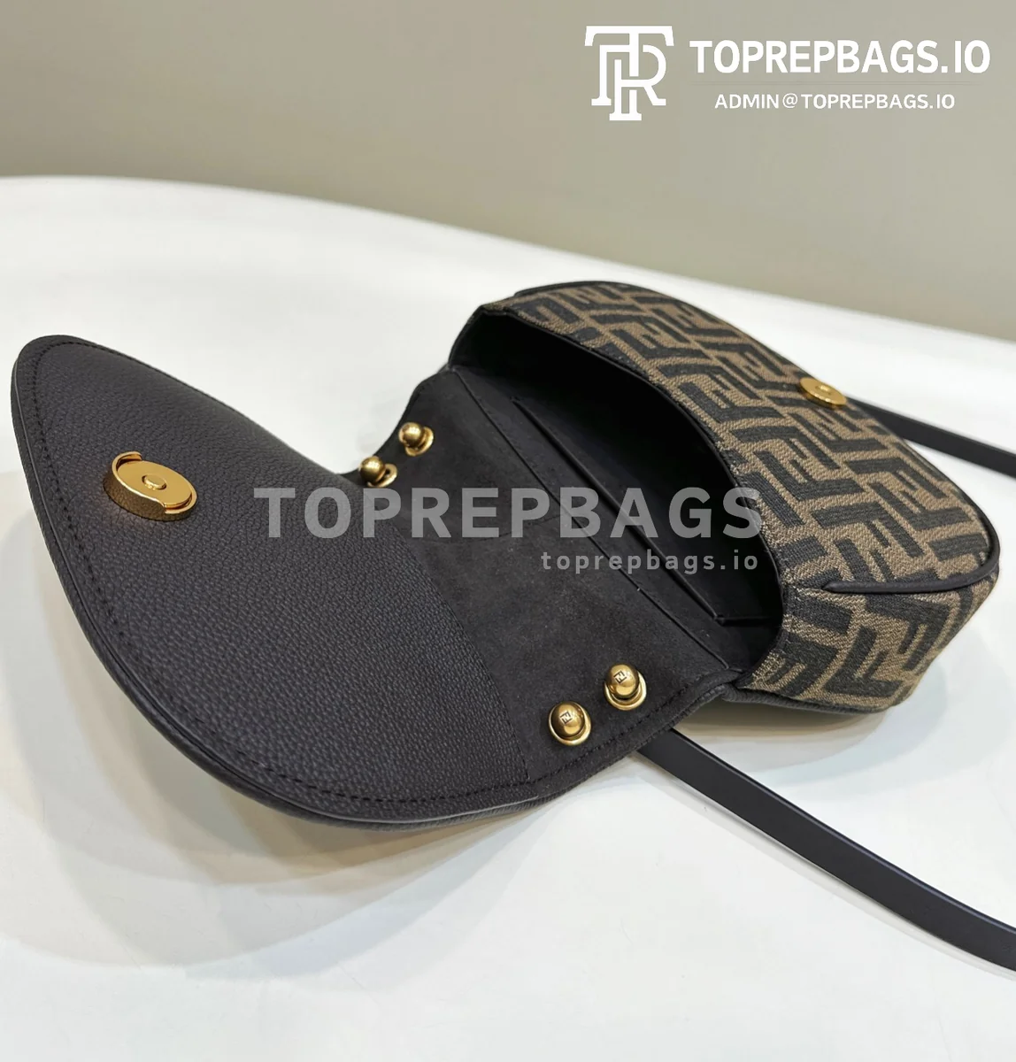 a1690562875322_4680 Fendi C'mon in Brown