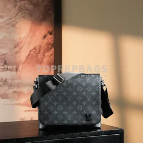 Louis Vuitton District Messenger in Black