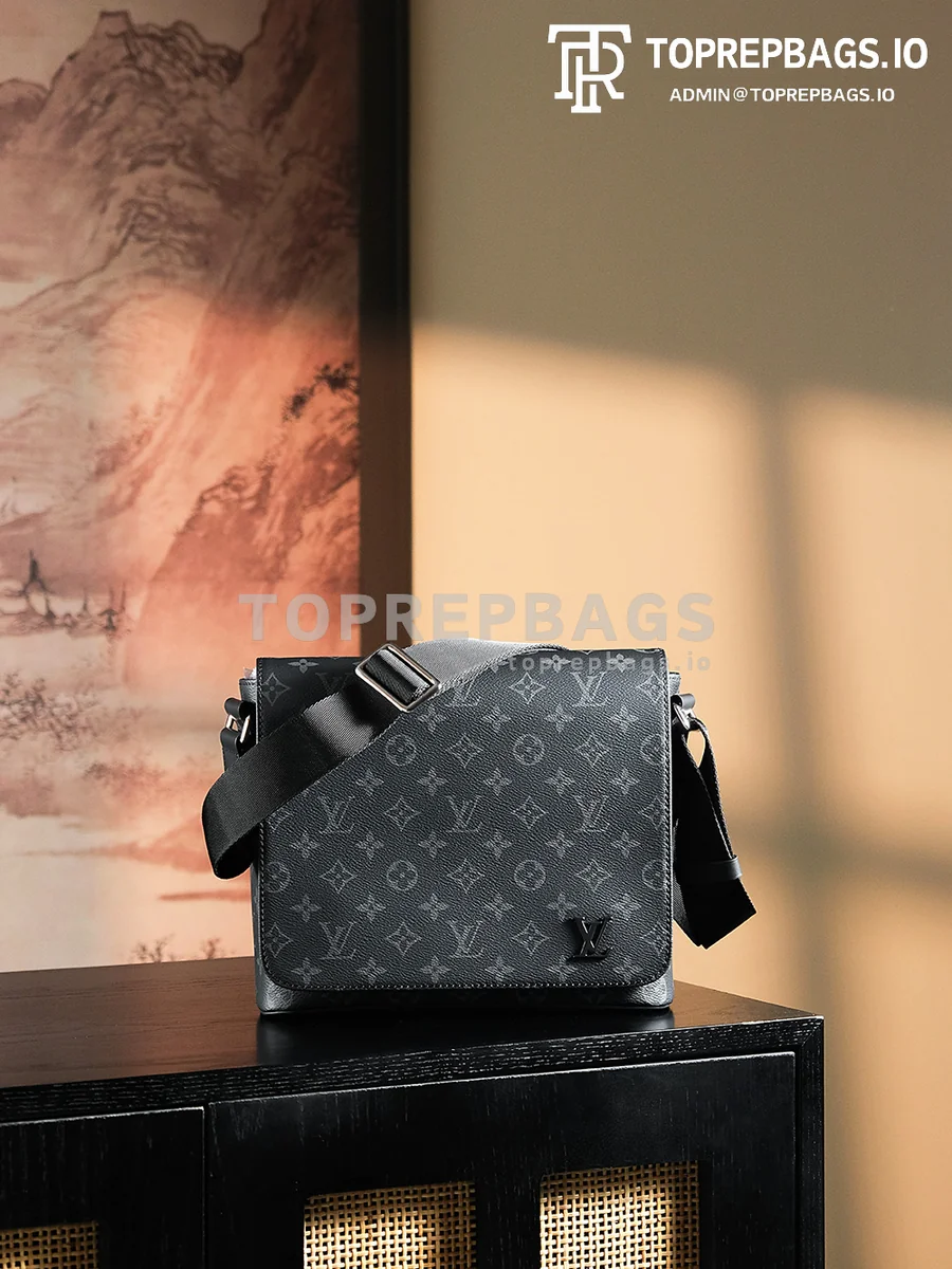 a1732614395788_5824 Louis Vuitton District Messenger in Black