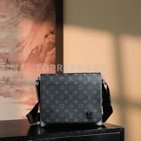 a1732614395791_0317 Louis Vuitton District Messenger in Black