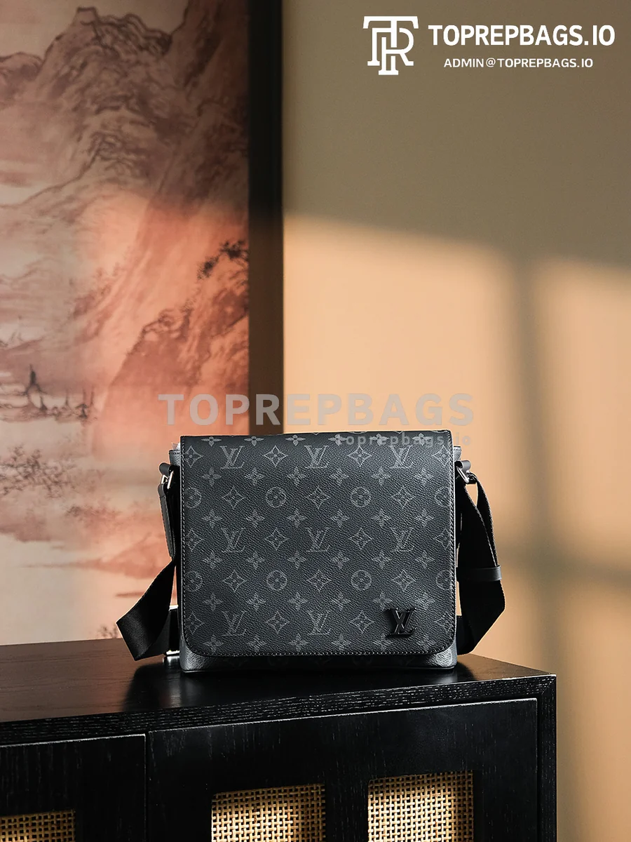 a1732614395791_0317 Louis Vuitton District Messenger in Black