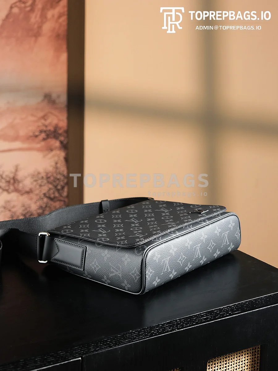 a1732614408719_7136 Louis Vuitton District Messenger in Black