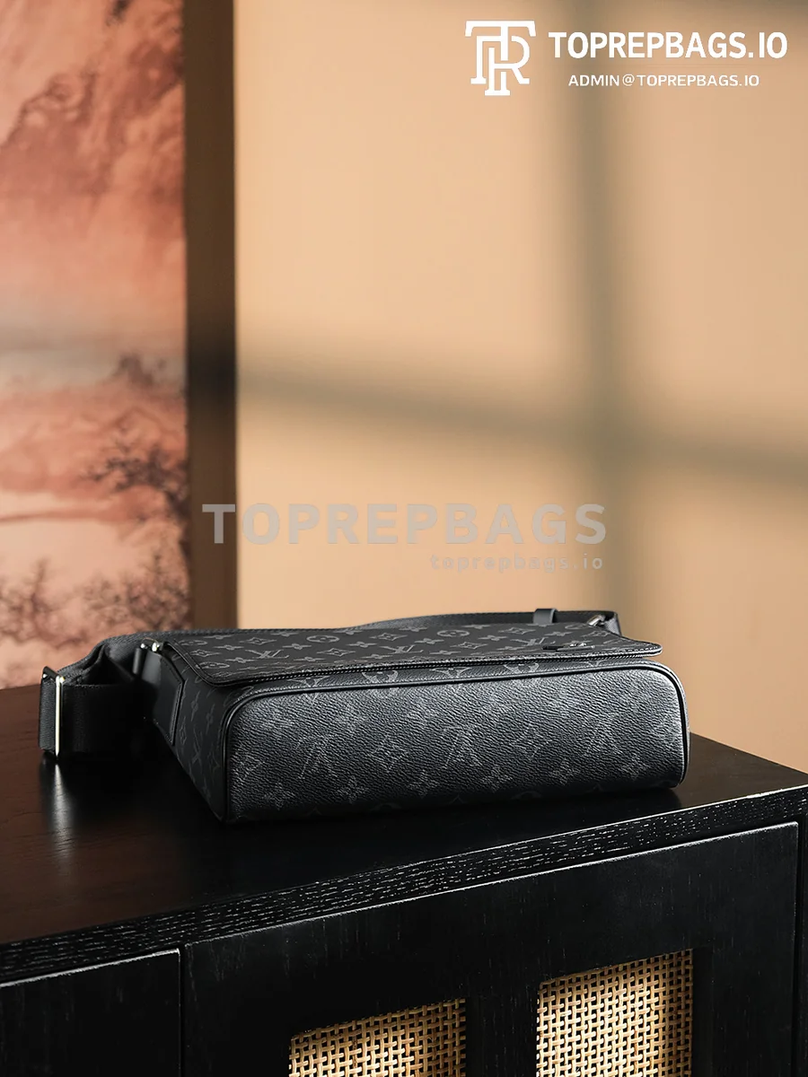a1732614408722_6580 Louis Vuitton District Messenger in Black