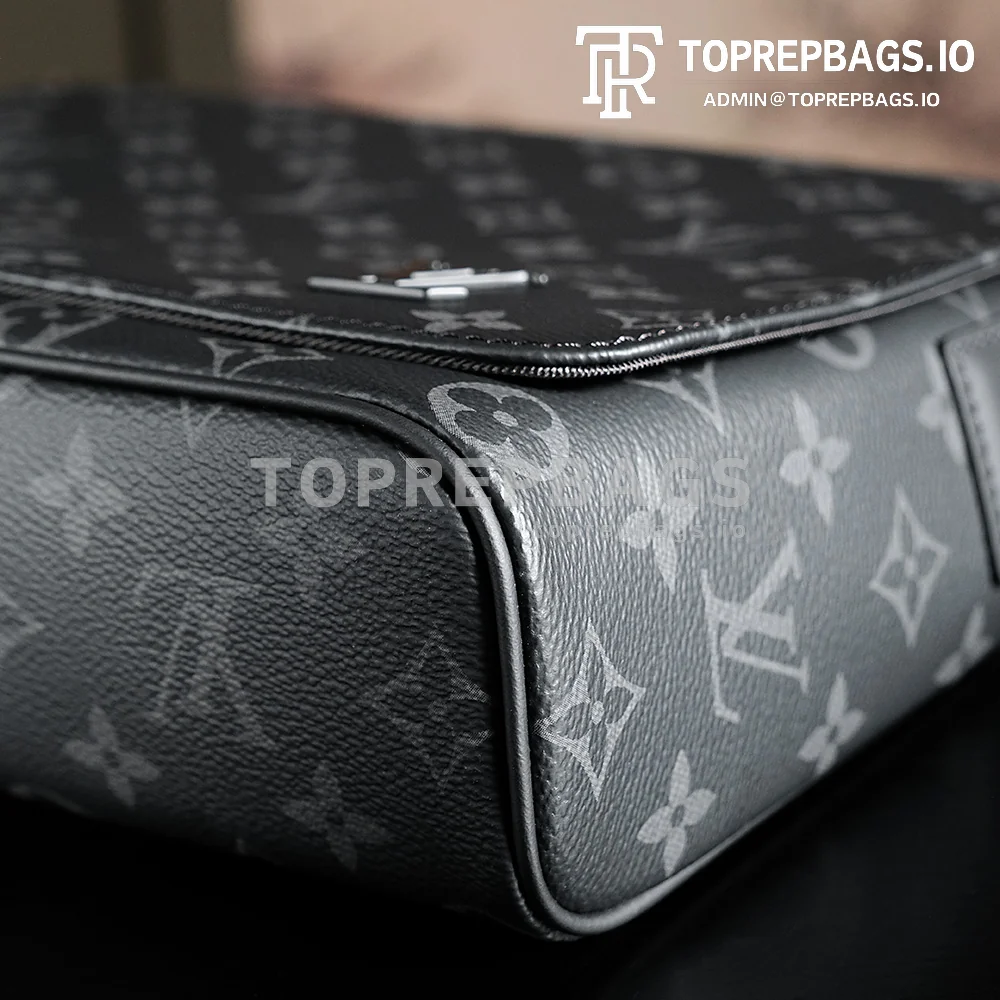a1732614489439_7242 Louis Vuitton District Messenger in Black