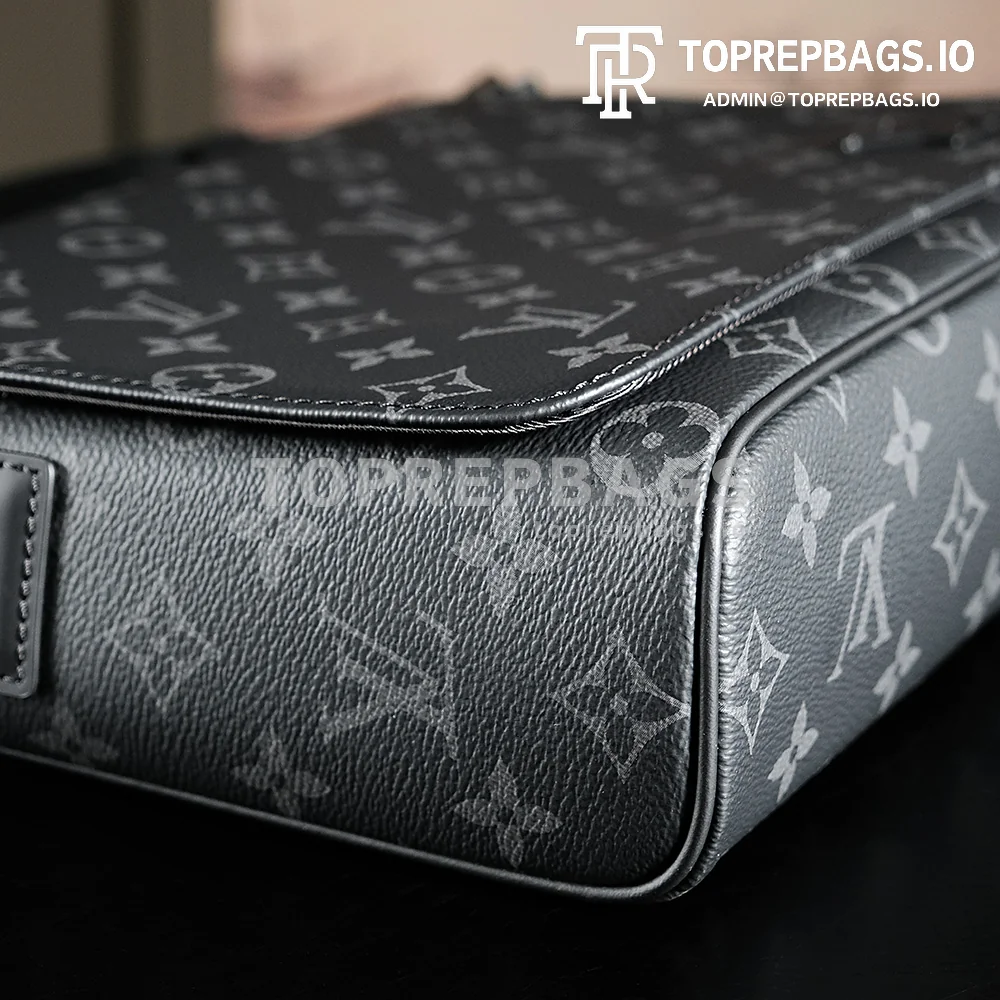 a1732614489445_0682 Louis Vuitton District Messenger in Black