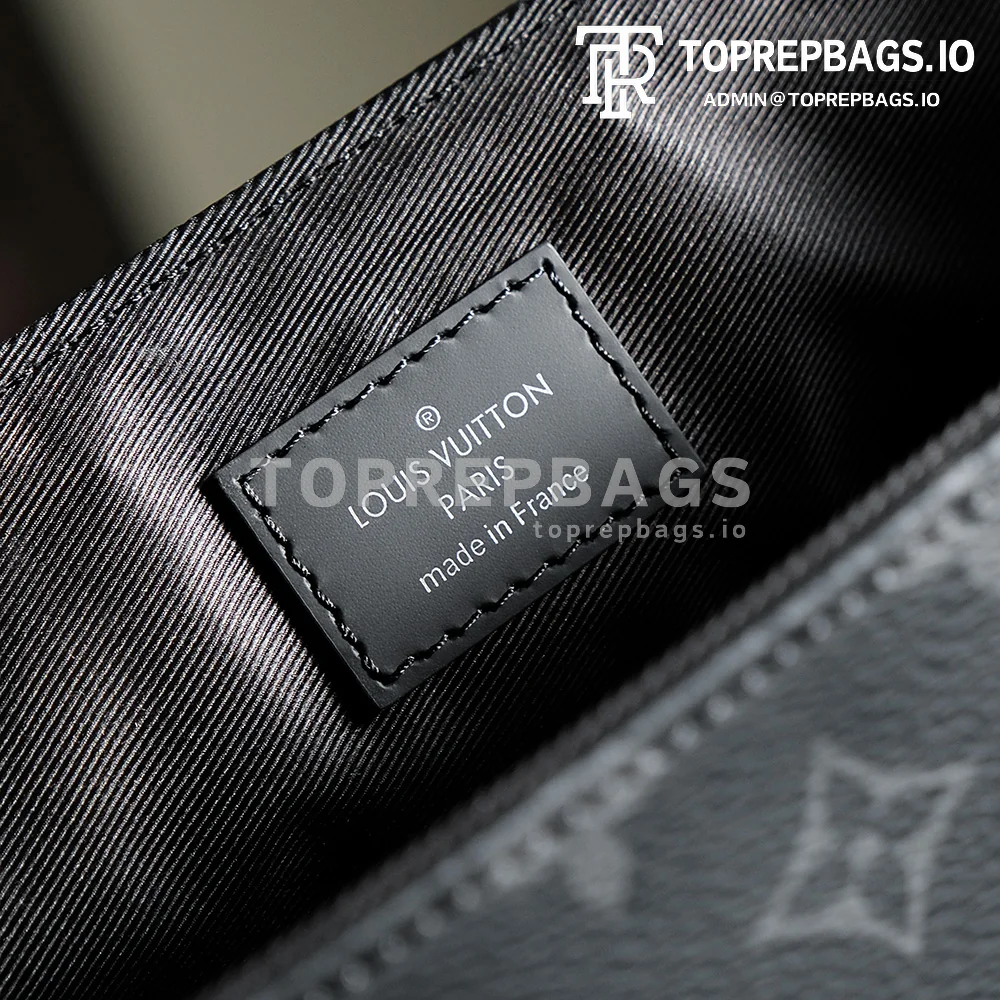 a1732614492716_8262 Louis Vuitton District Messenger in Black