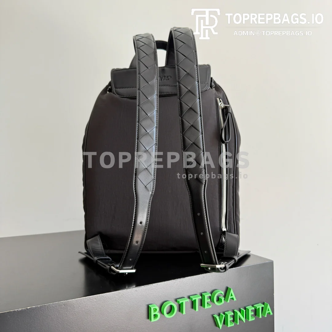 cmp_i1760871871412_353_0_3 Bottega Veneta Crossroad in Black