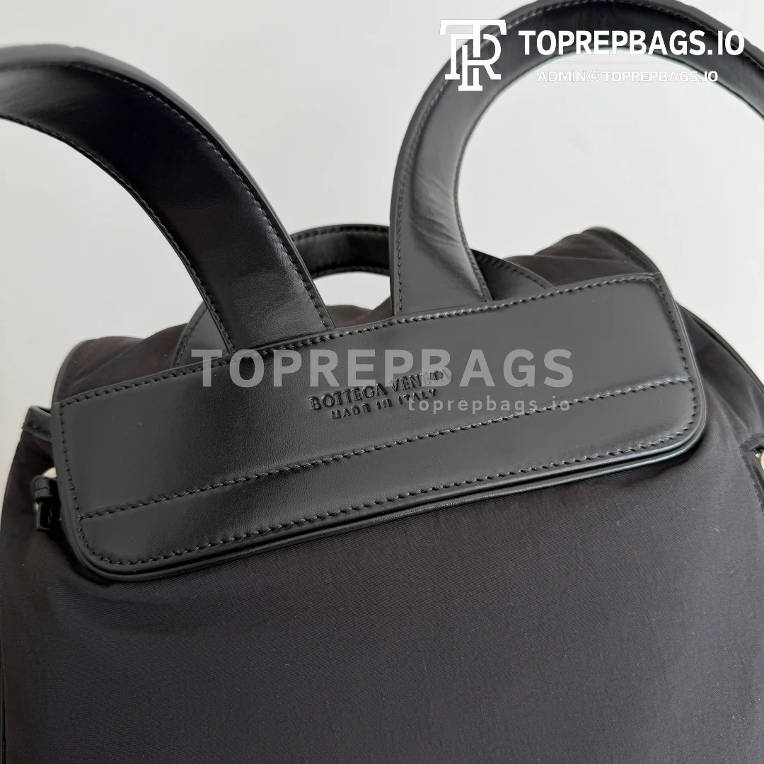 cmp_i1760871871425_5872_0_5 Bottega Veneta Crossroad in Black