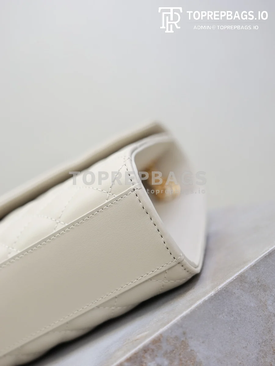 cmp_i1761556679985_1316_0_5 YSL Envelope Medium in White