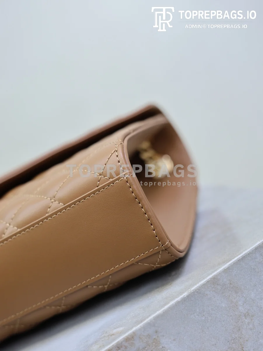 cmp_i1761556949235_6475_0_4 YSL Envelope Medium in Caramel