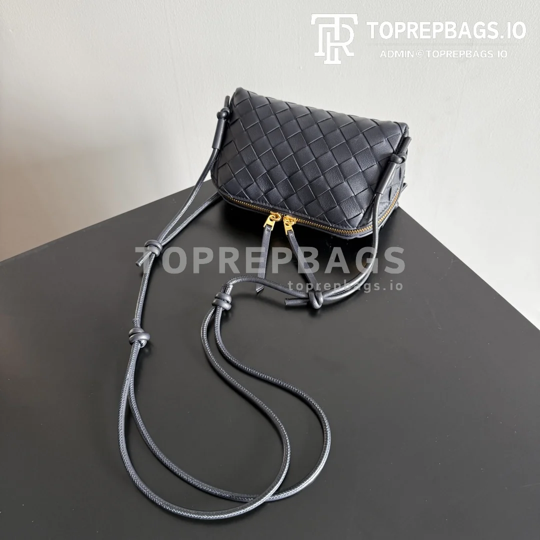 cmp_i1765099604070_7782_0_4 Bottega Veneta Concert Pouch Mini in Black